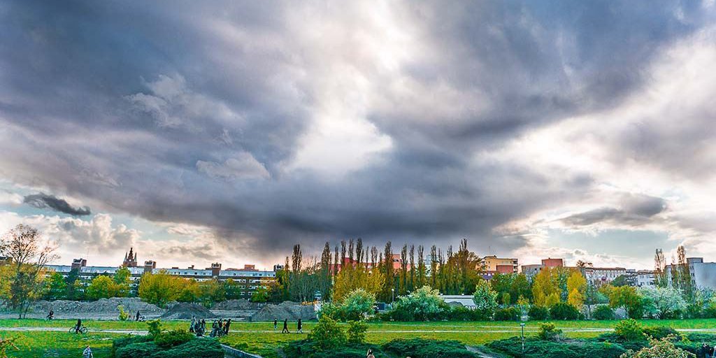 Weitläufiger Mauerpark in Berlin